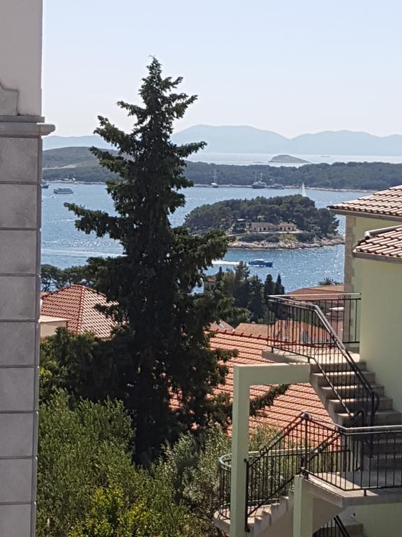 Apartmani Vini Хвар Екстериор снимка