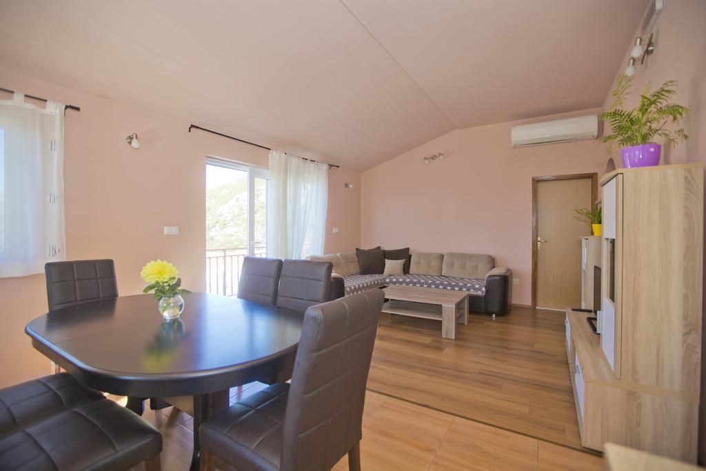 Apartmani Vini Хвар Екстериор снимка