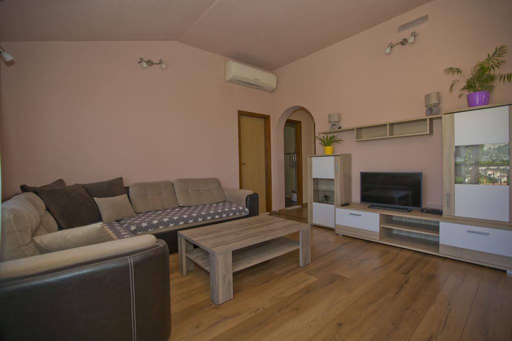 Apartmani Vini Хвар Екстериор снимка